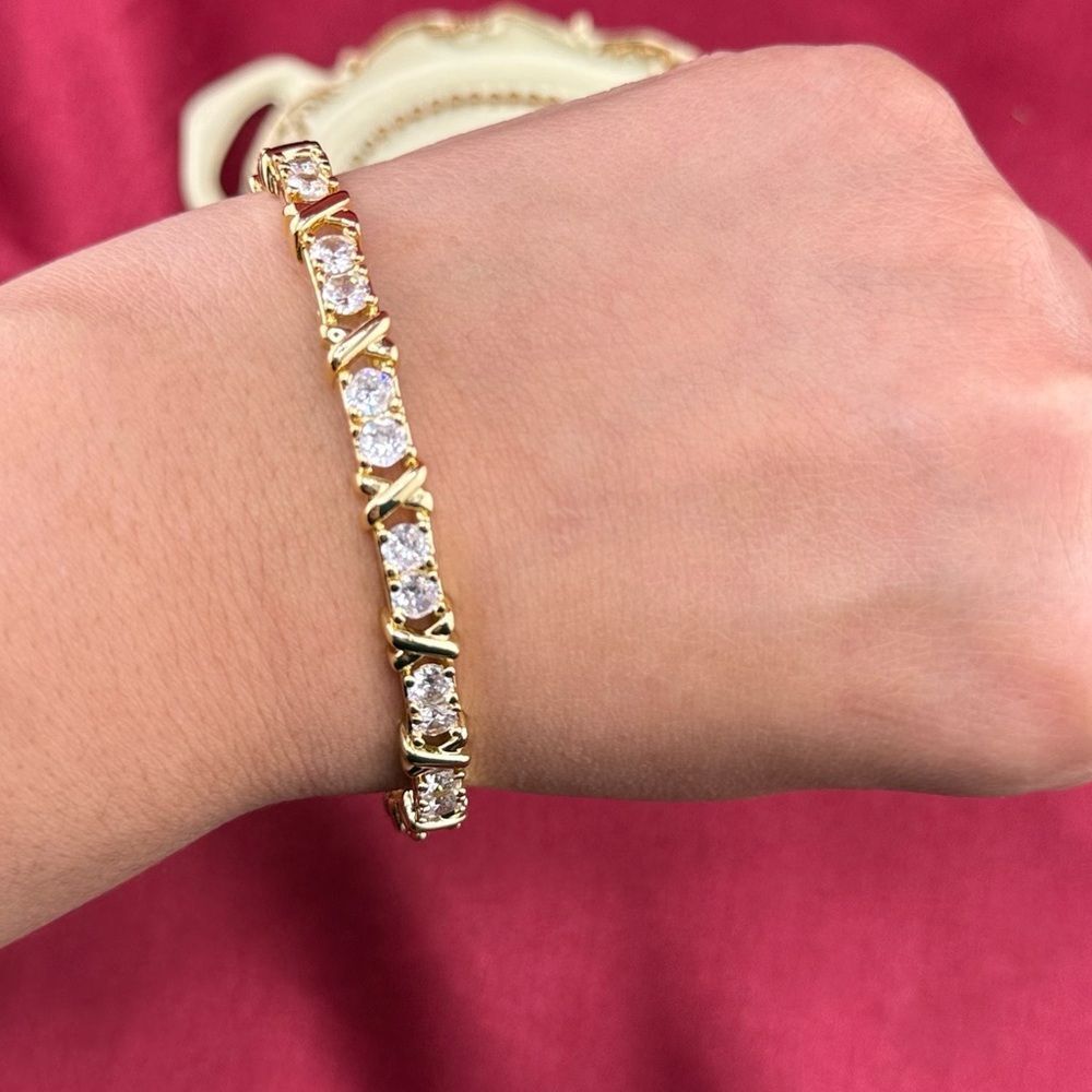 Elegant Gold Tennis Bracelet with CZ Stones - Picture 5 of 8